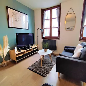 appartement-centre-historique-rodez.midi-pyreneeshotels.com/